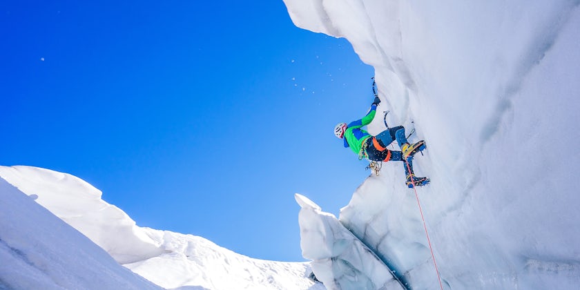 Mountaineer on an Adventure Extreme Ascent (Photo: Ondra Vacek/Shutterstock)
