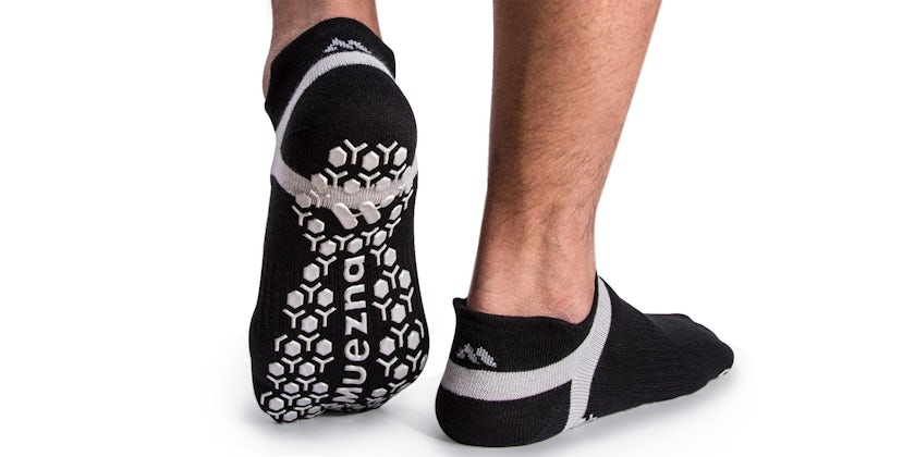 Muezna Men's Non Slip Yoga Socks (Photo: Amazon)