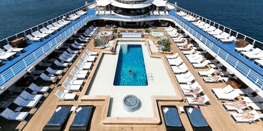 The Pool & Whirlpools on Riviera (Photo: Cruise Critic)