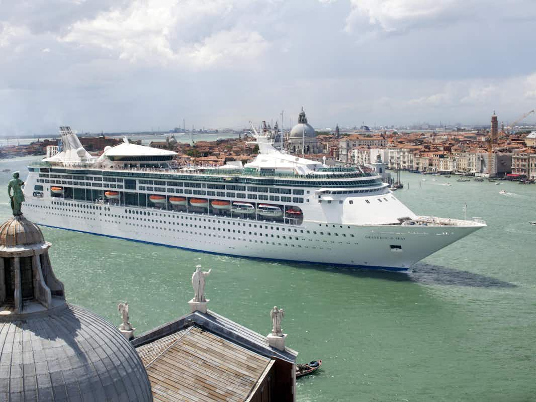 Grandeur Of The Seas sailing.