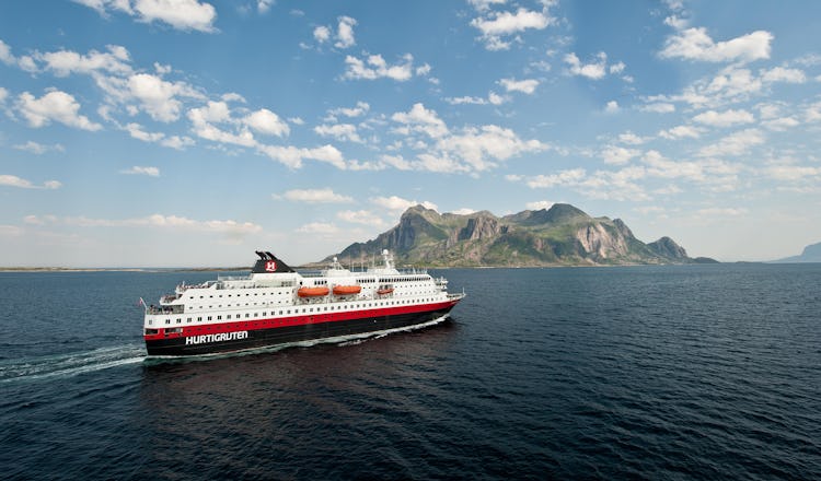 THE 25 BEST July 2025 Cruises to the British Isles & Western Europe