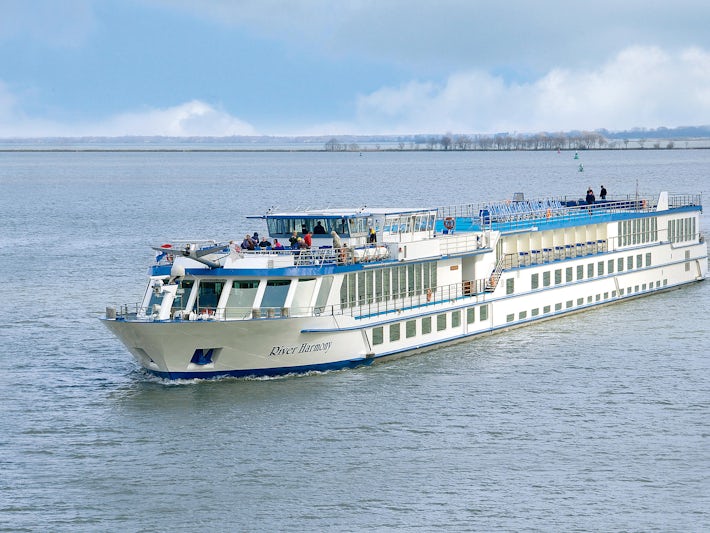 the grand circle river cruise lines llc