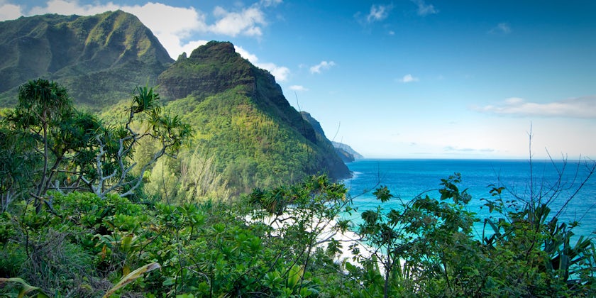 Na Pali Coast, Hawaii (Photo:  Kimberly Shavender/Shutterstock)