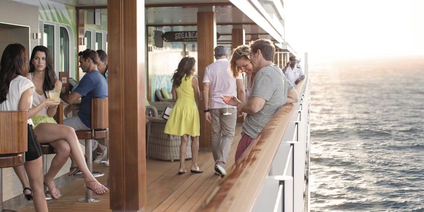 What Should I Wear on a Cruise? A Guide to Cruise Line Dress Codes (Photo: Norwegian Cruise Line)