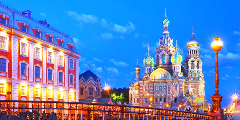 Church of the Savior on Blood from Teatralny Bridge in St. Petersburg (Photo:hramovnick/Shutterstock)