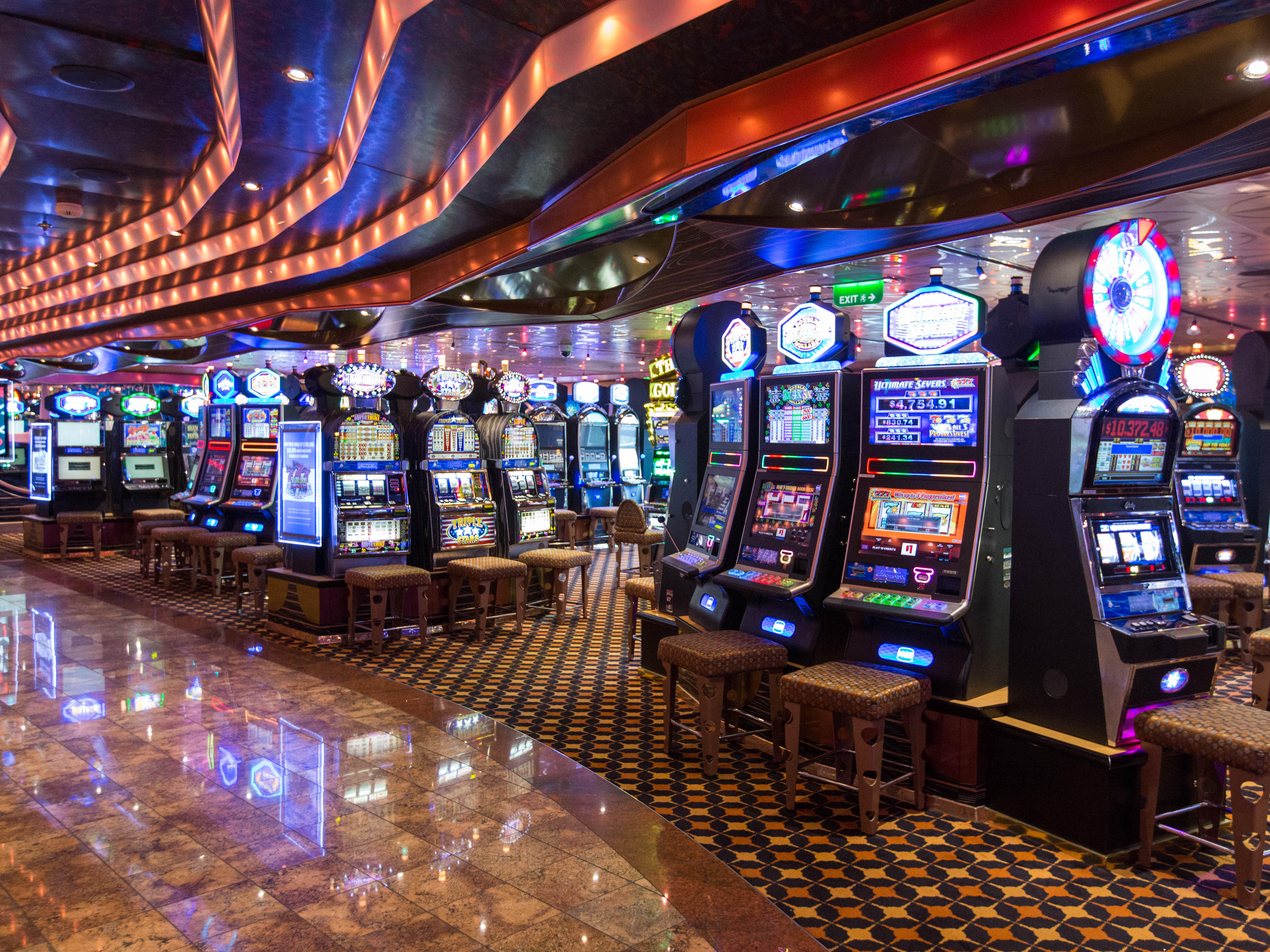 celebrity cruise casino tables