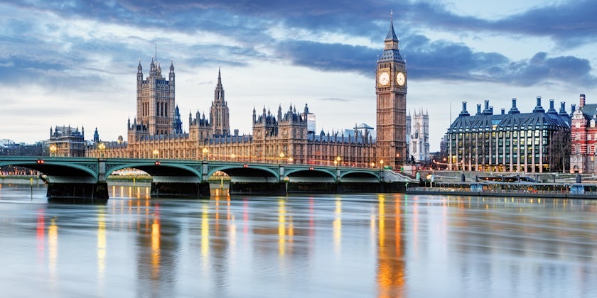London skyline along the Thames River (Photo: TTstudio/Shutterstock) (Photo:Pawel Pajor/Shutterstock)