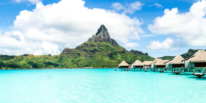 Bora Bora (Photo: Marcelo Alex/Shutterstock) (Photo:BlueOrange Studio/Shutterstock)