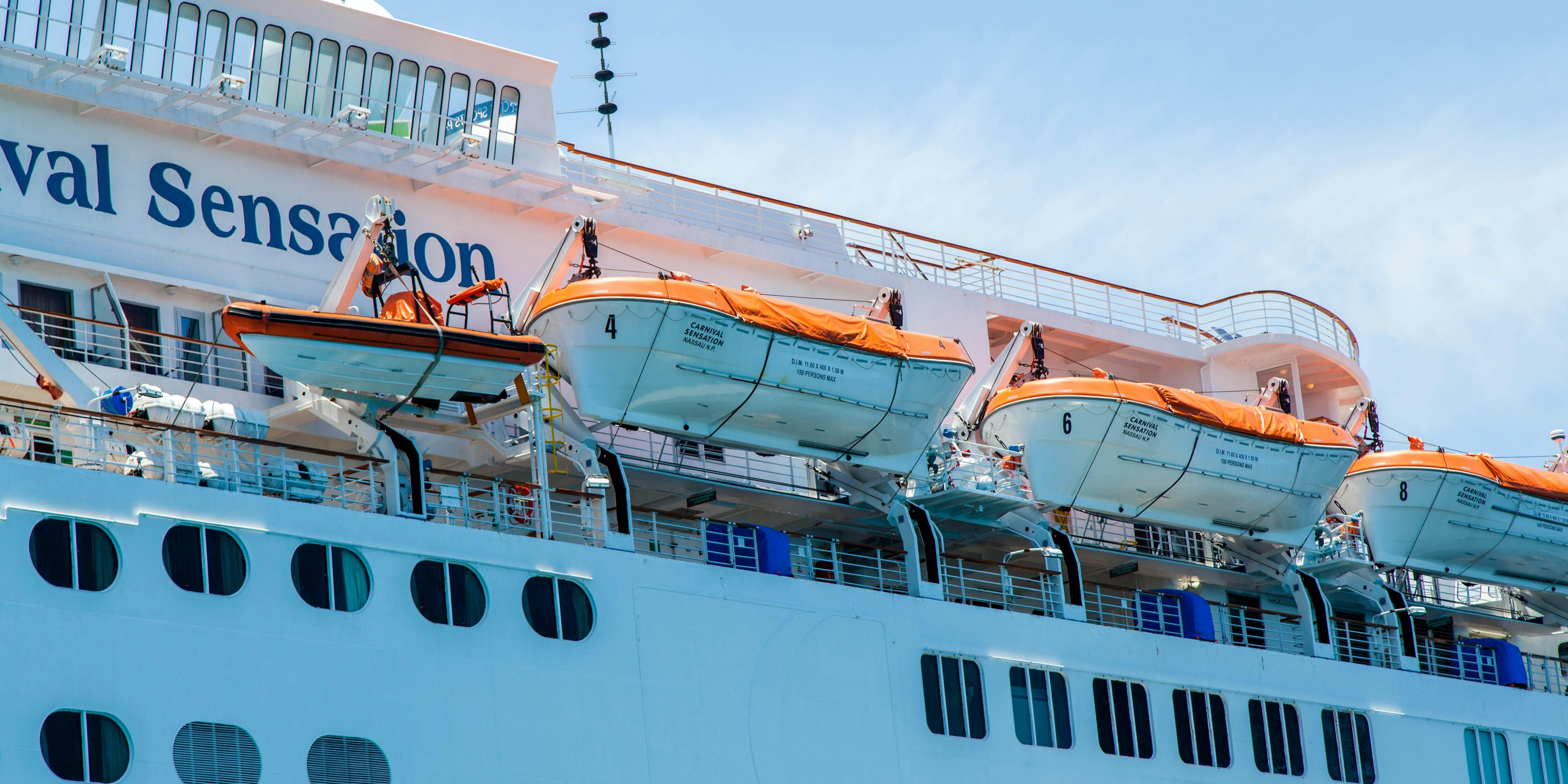 where do cruise ships keep lifeboats