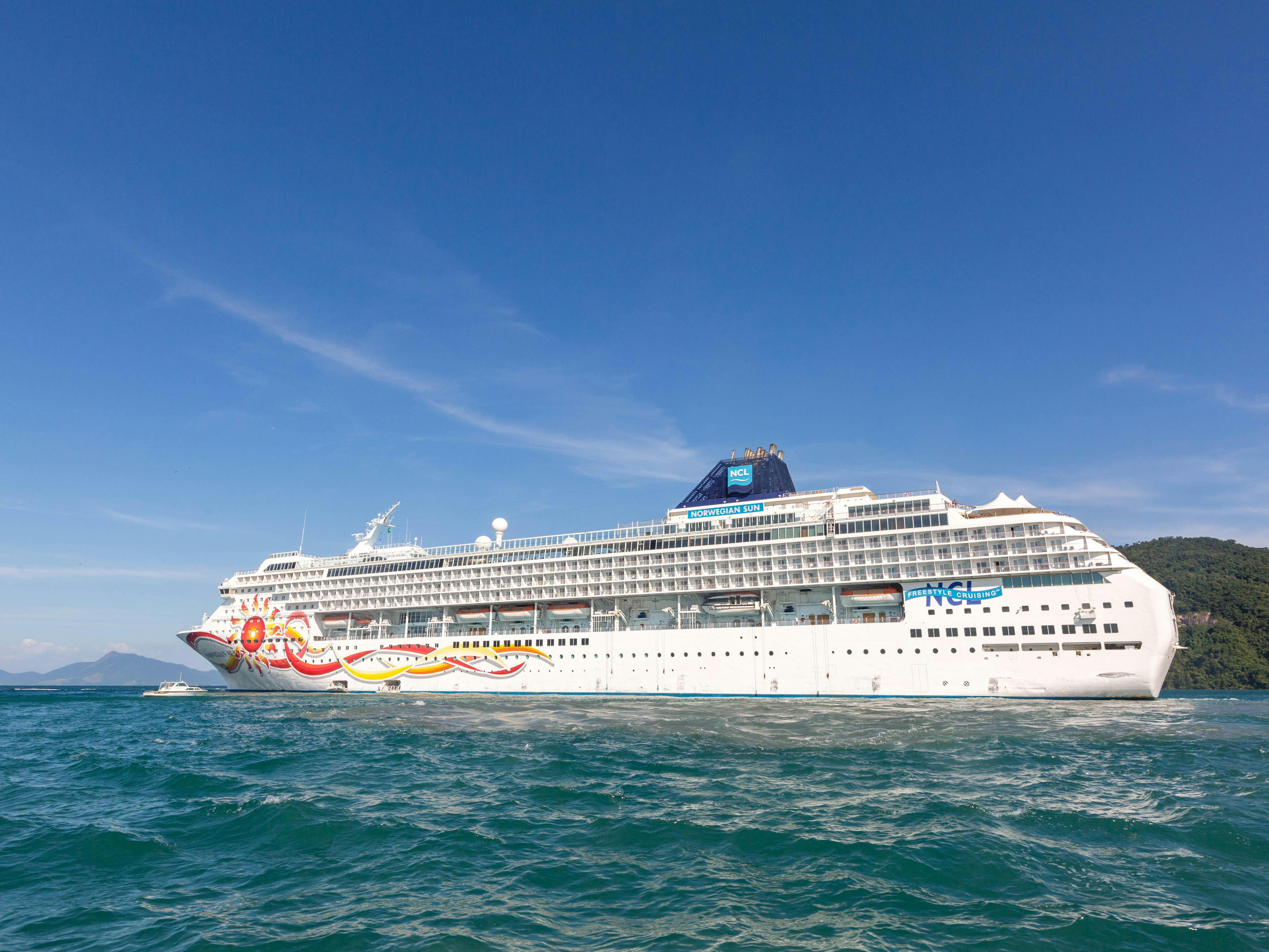 can you use your phone on a cruise