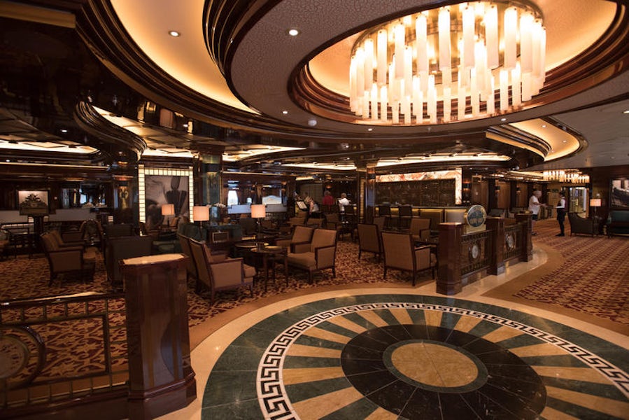 Wheelhouse Bar and Crown Grill on Regal Princess Cruise Ship - Cruise ...