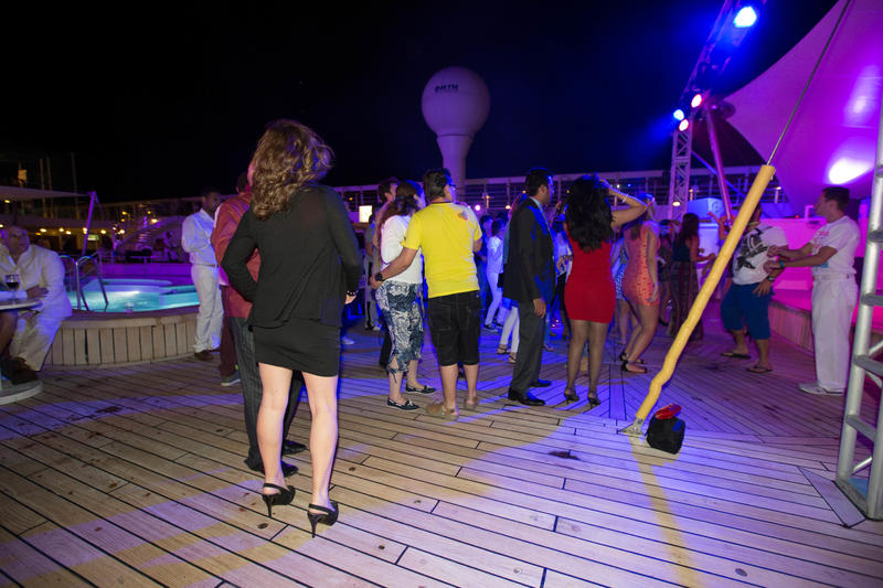 norwegian cruise sun white out party