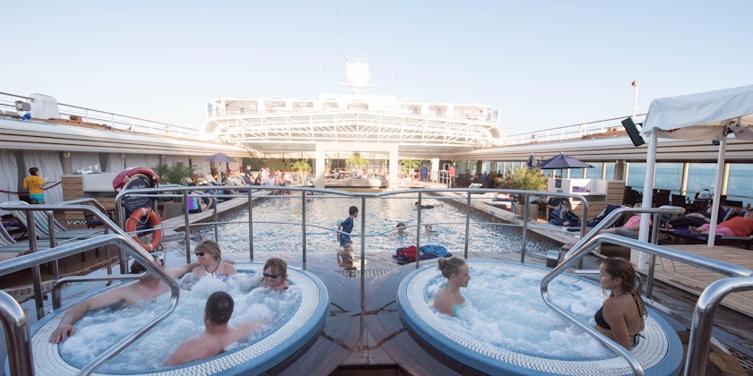 The Lido Pool on Eurodam (Photo: Cruise Critic)
