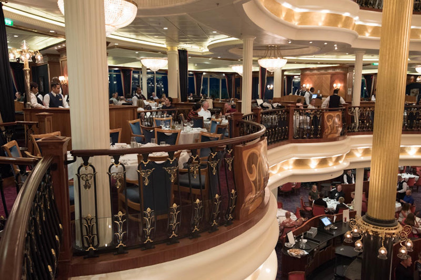 Isaac's Dining Room on Freedom of the Seas