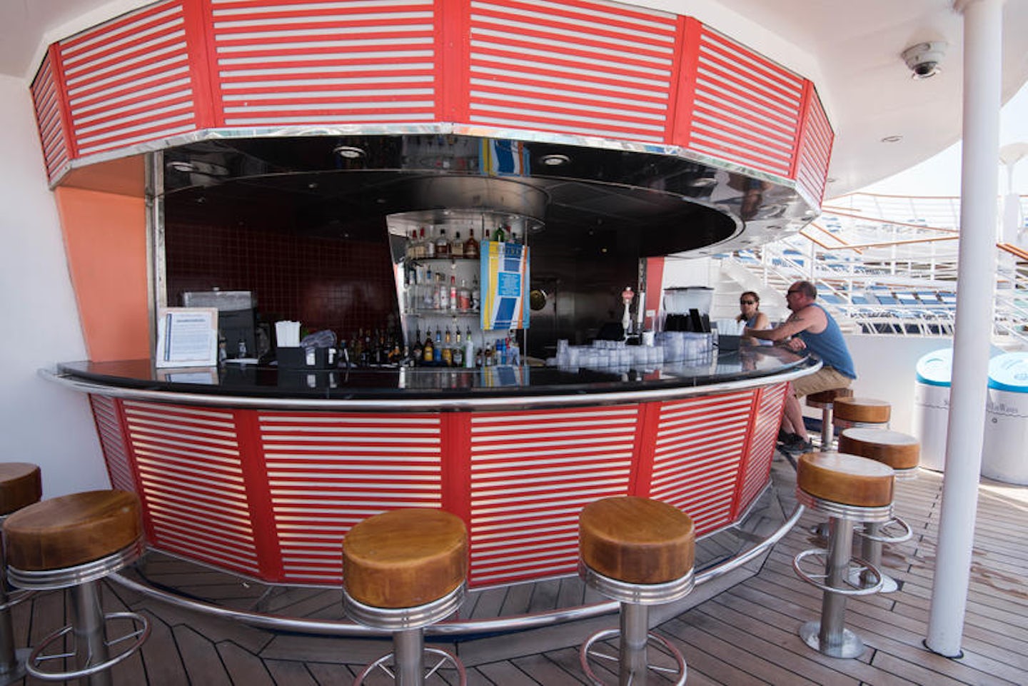 Pool Bar on Freedom of the Seas