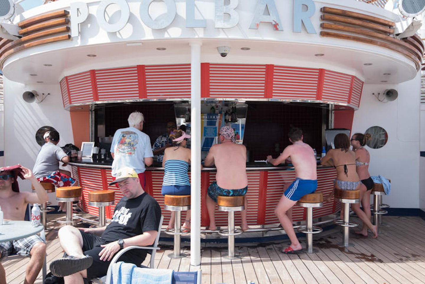 Pool Bar on Freedom of the Seas