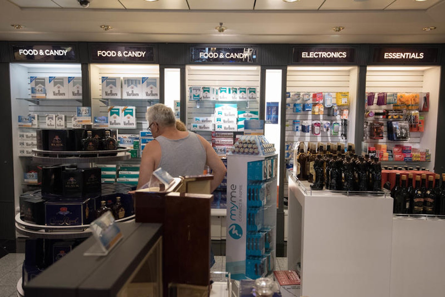 General Store (Promenade Shop) on Freedom of the Seas