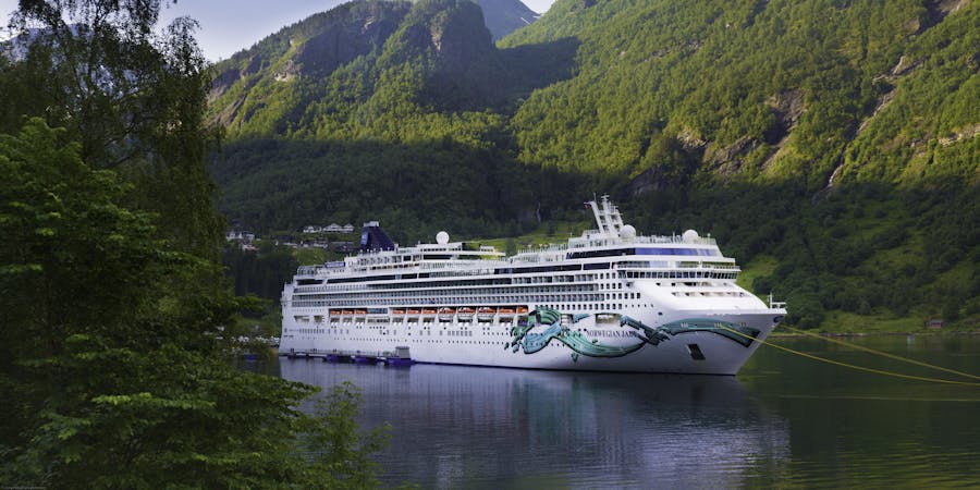 Norwegian Jade (Photo: Norwegian Cruises) Norwegian Jade (Photo: Norwegian Cruises)