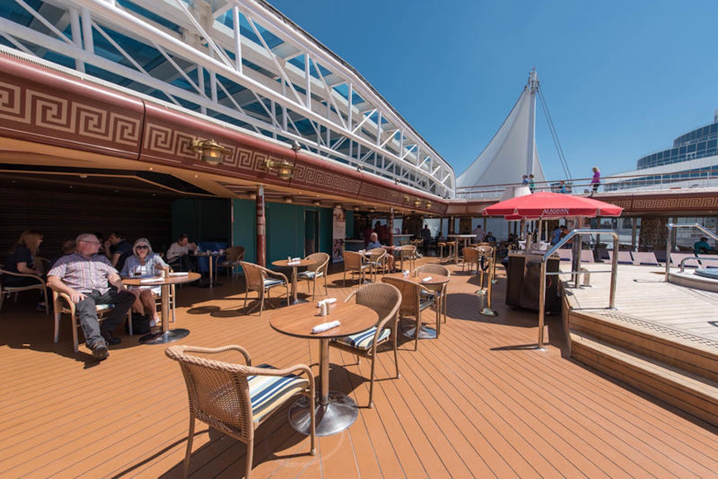 Pool Bars and Dining on Noordam