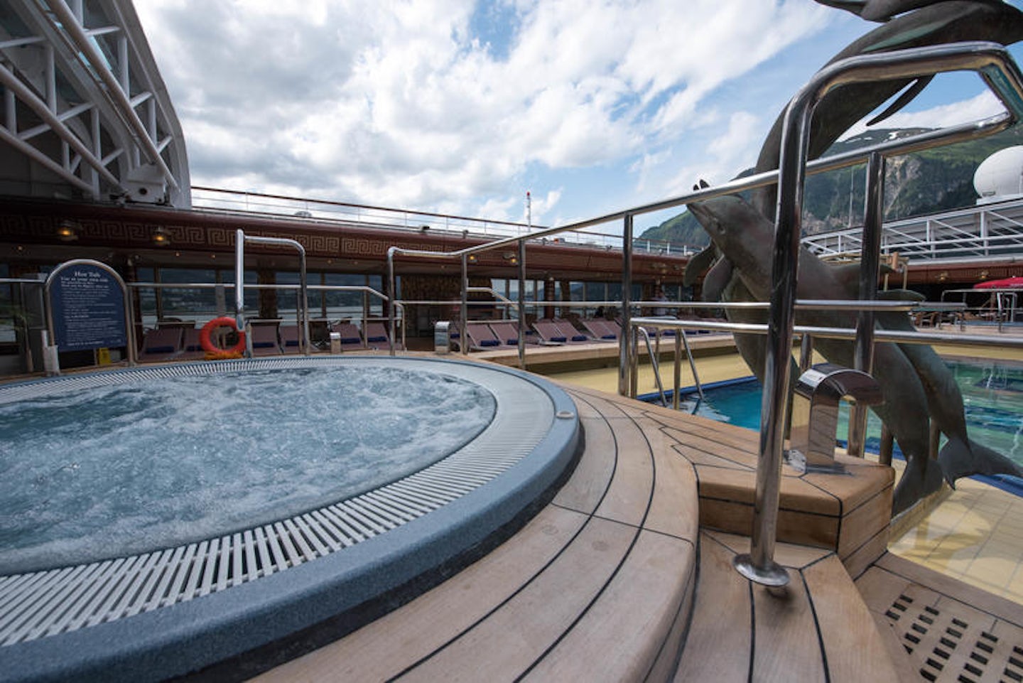 The Lido Hot Tubs on Noordam