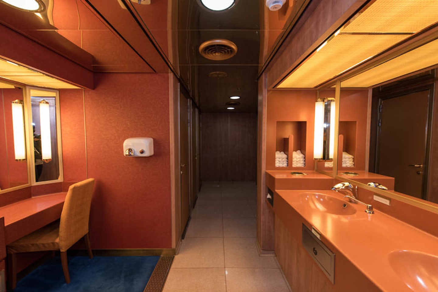 Bathrooms on Noordam