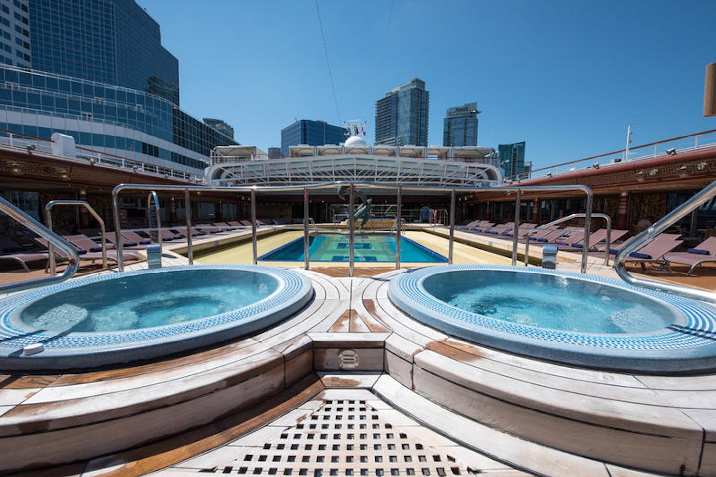 The Lido Hot Tubs on Noordam