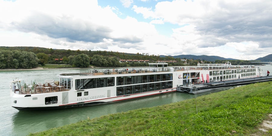 Barge Cruises vs. River Cruises