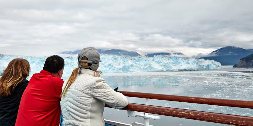 Passengers overlooking Glacier Bay in Alaska on a Princess Cruise (Photo: Princess Cruises)