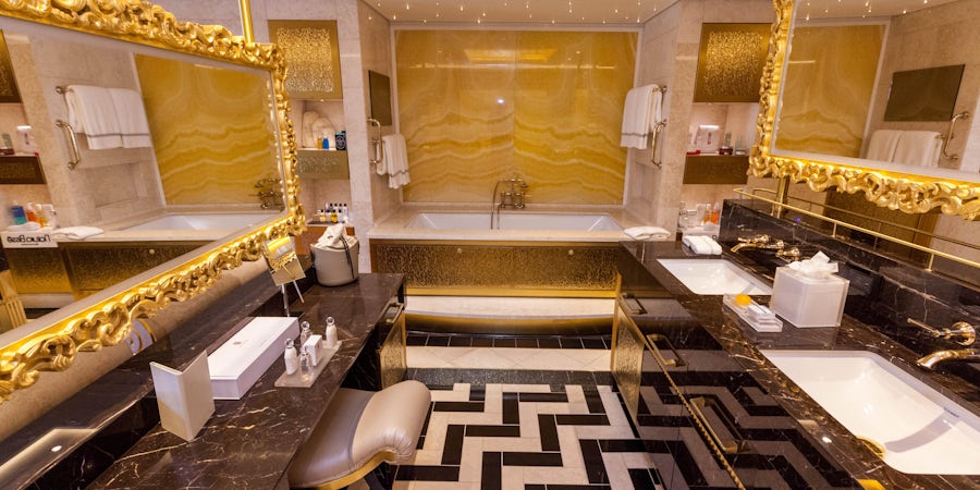 7 Jaw-Dropping Cruise Ship Bathrooms 