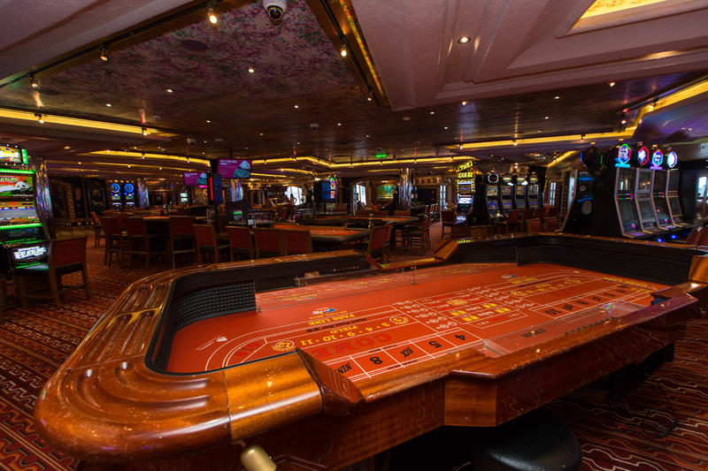 which royal caribbean ships have casinos