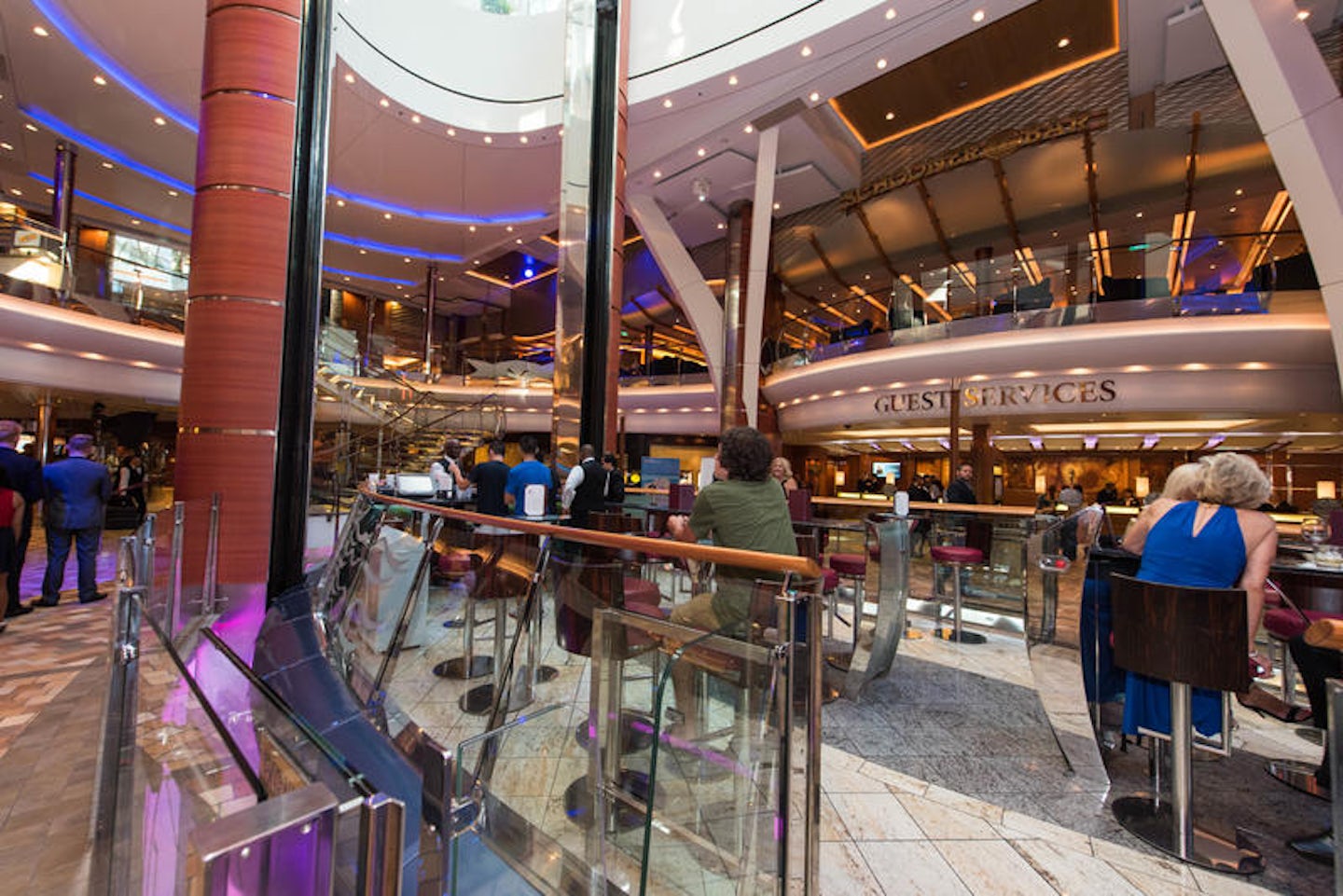 Rising Tide Bar on Oasis of the Seas