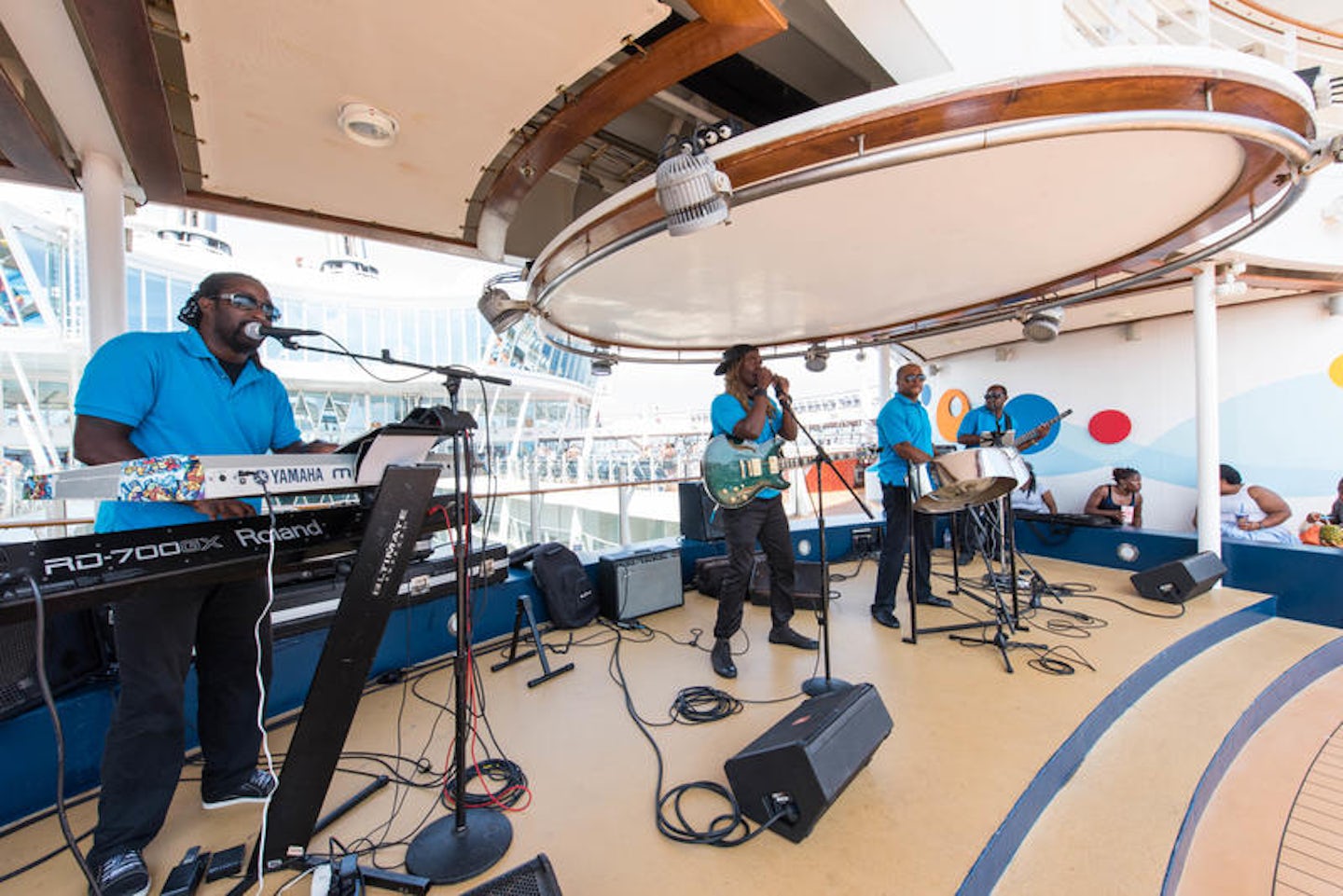 Live Music at the Pools on Oasis of the Seas