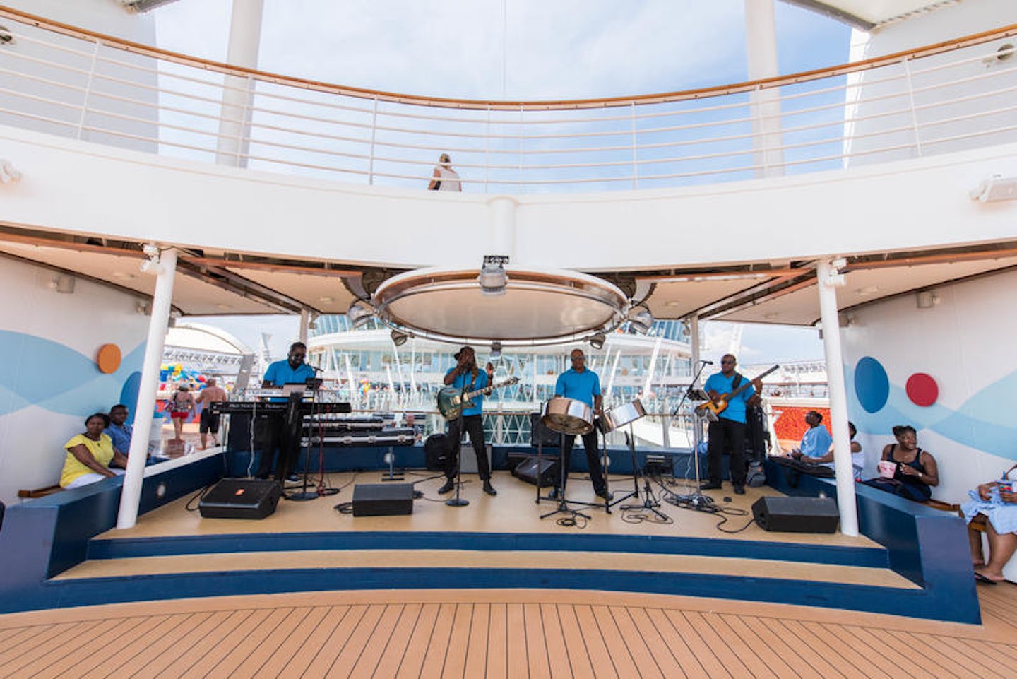 Live Music at the Pools on Oasis of the Seas