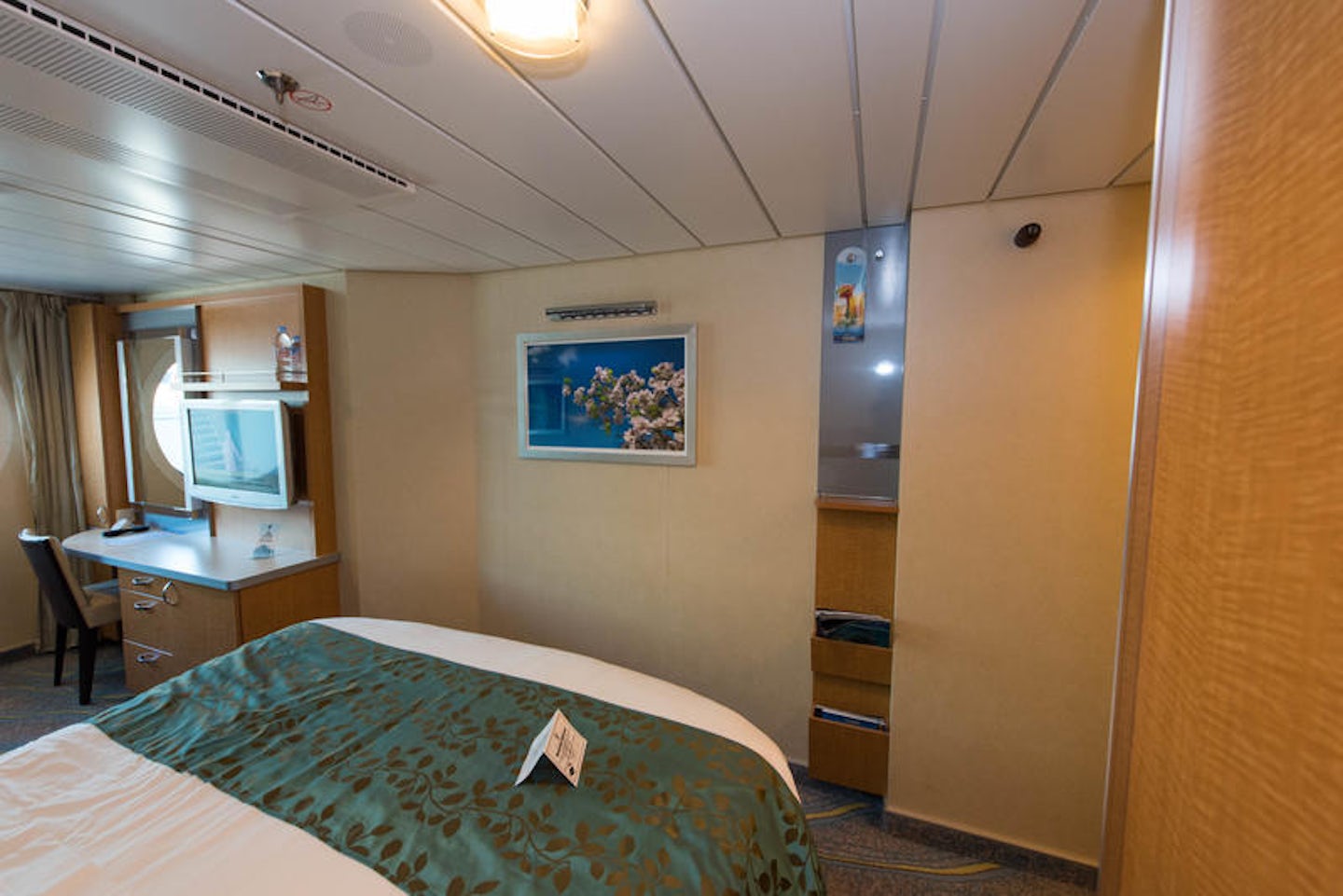 The Suite with Porthole on Oasis of the Seas