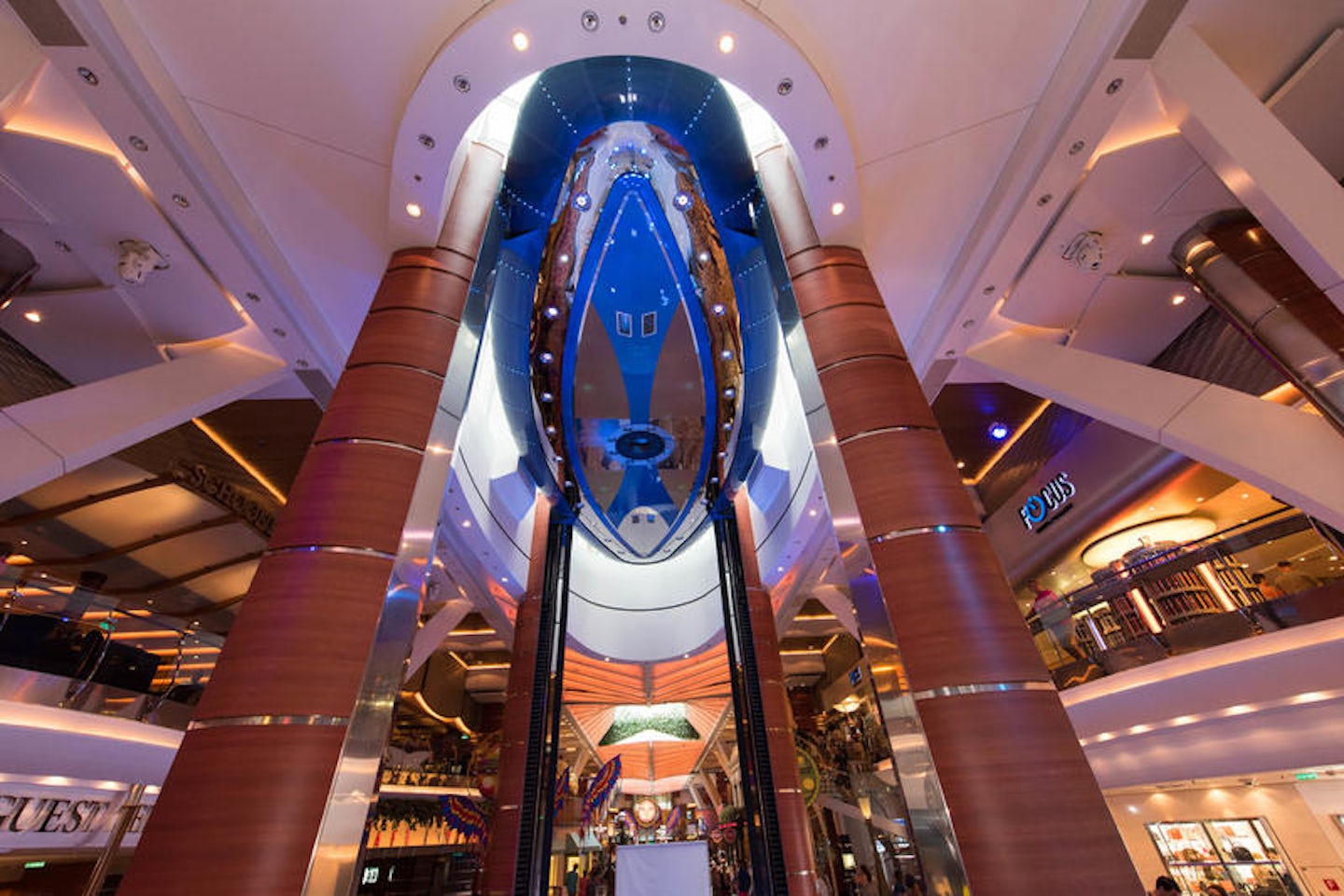 Rising Tide Bar on Oasis of the Seas