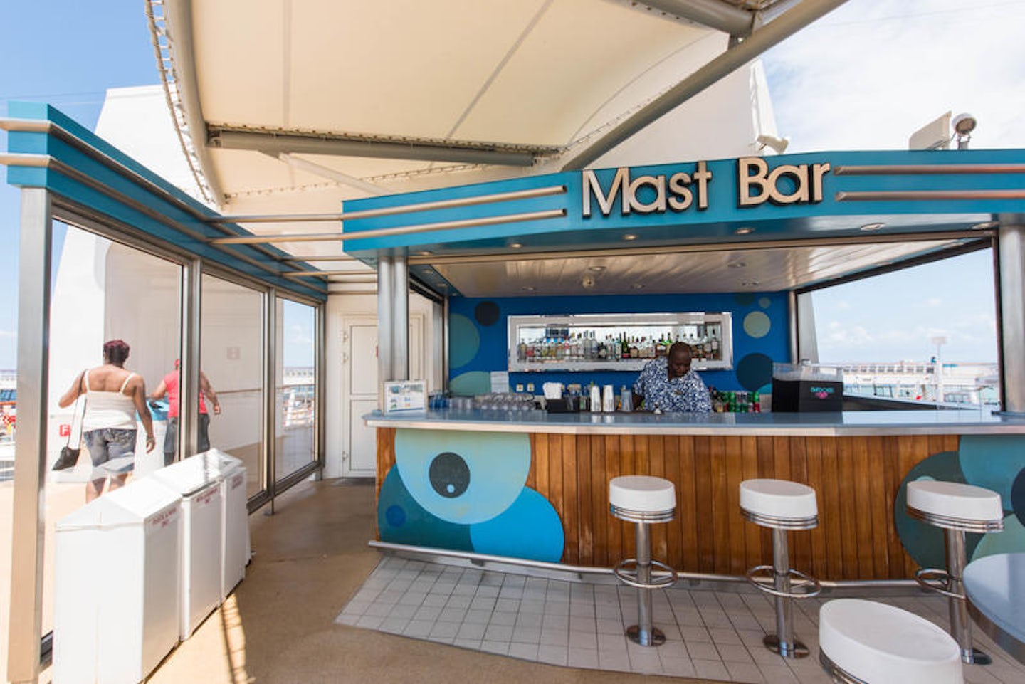 Mast Bar on Oasis of the Seas