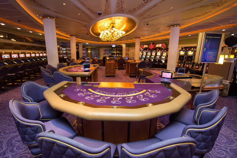 does celebrity cruises have casinos