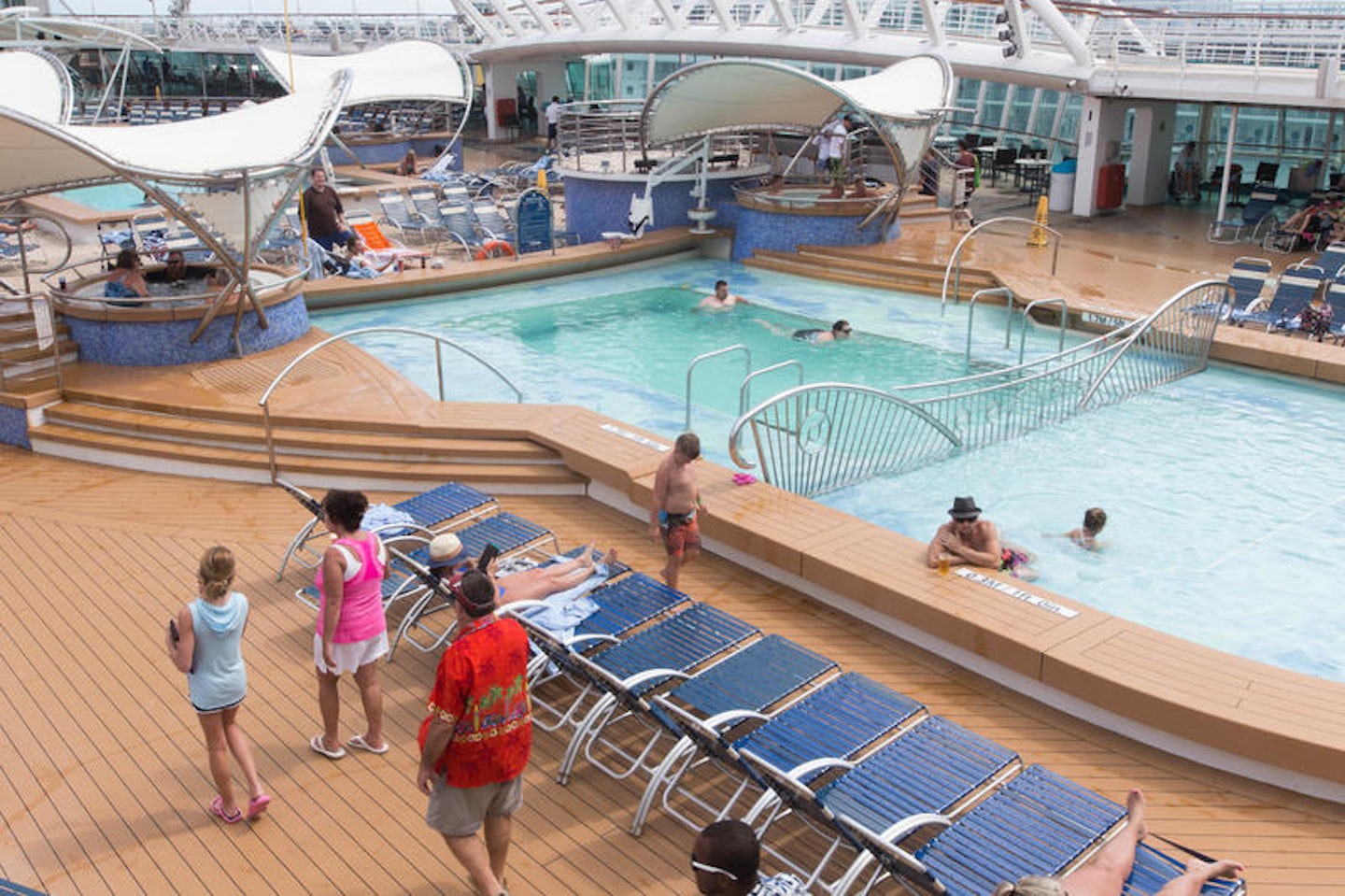 The Main Pool on Enchantment of the Seas