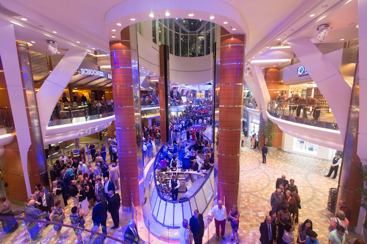 Rising Tide Bar on Allure of the Seas