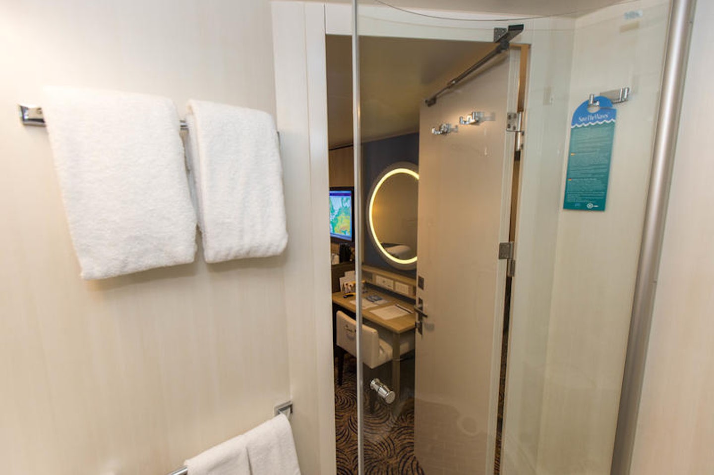 The Interior Cabin with Virtual Balcony on Anthem of the Seas