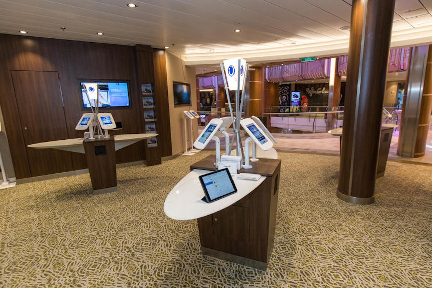 Shore Excursions Desk on Anthem of the Seas