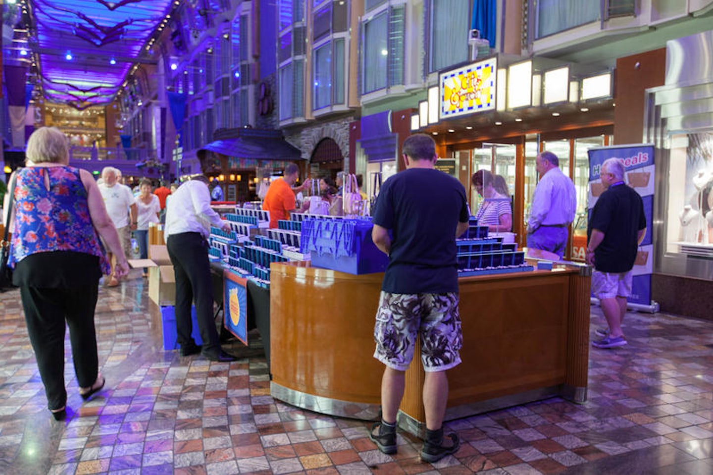 Promenade Shop Sales on Independence of the Seas