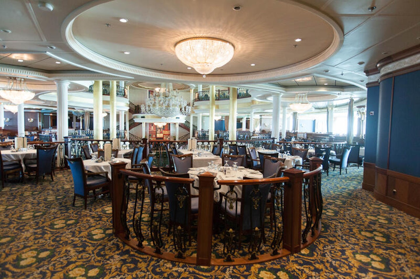 Othello Dining Room on Independence of the Seas
