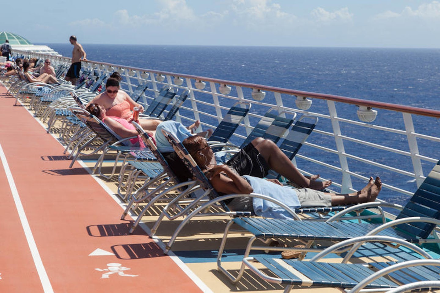Sun Decks on Royal Caribbean Independence of the Seas Cruise Ship ...