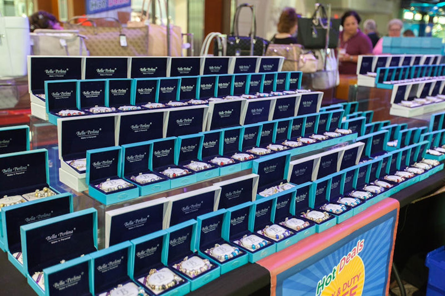 Promenade Shop Sales on Independence of the Seas