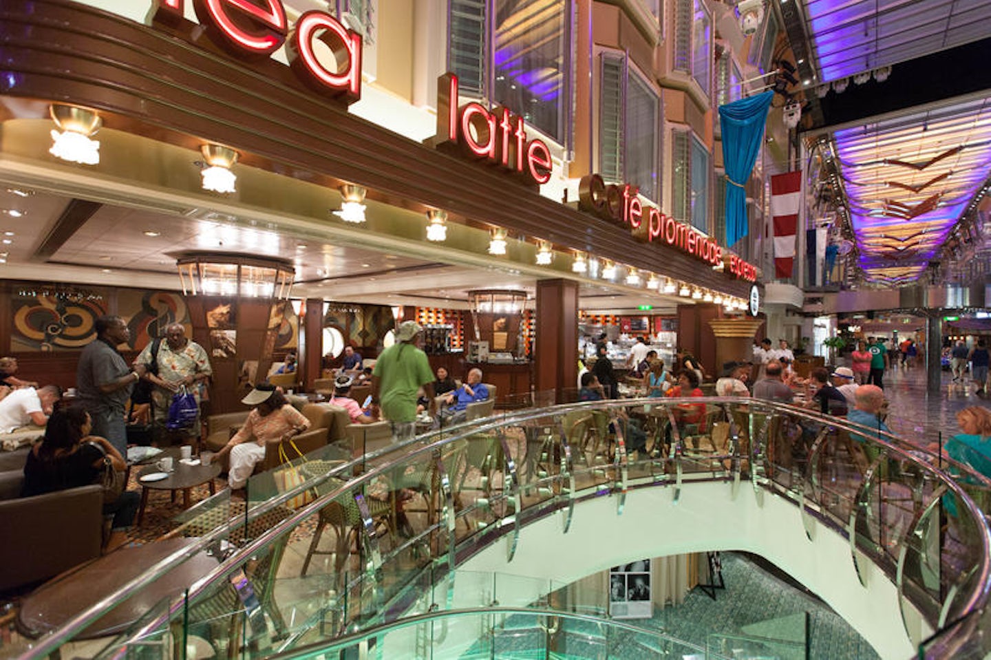 Cafe Promenade on Independence of the Seas