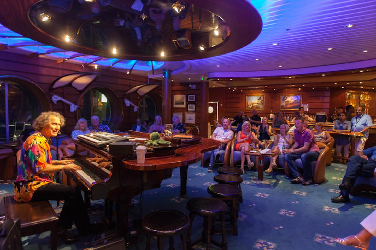 Schooner Bar on Independence of the Seas