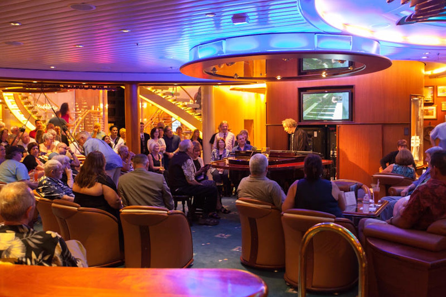 Schooner Bar on Independence of the Seas