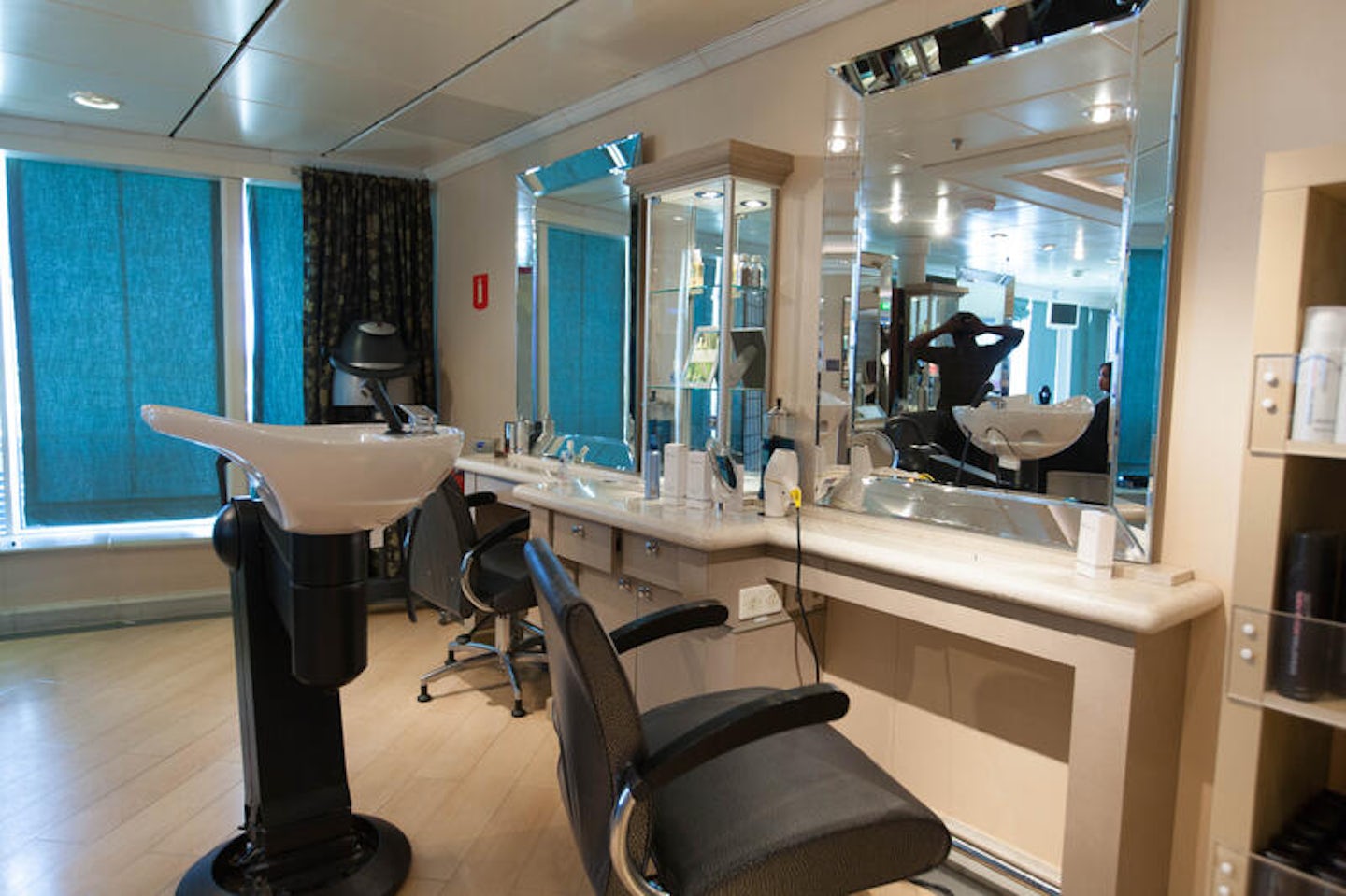Salon on Independence of the Seas