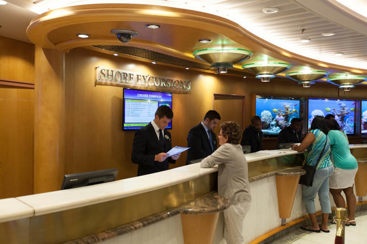Shore Excursions Desk on Independence of the Seas